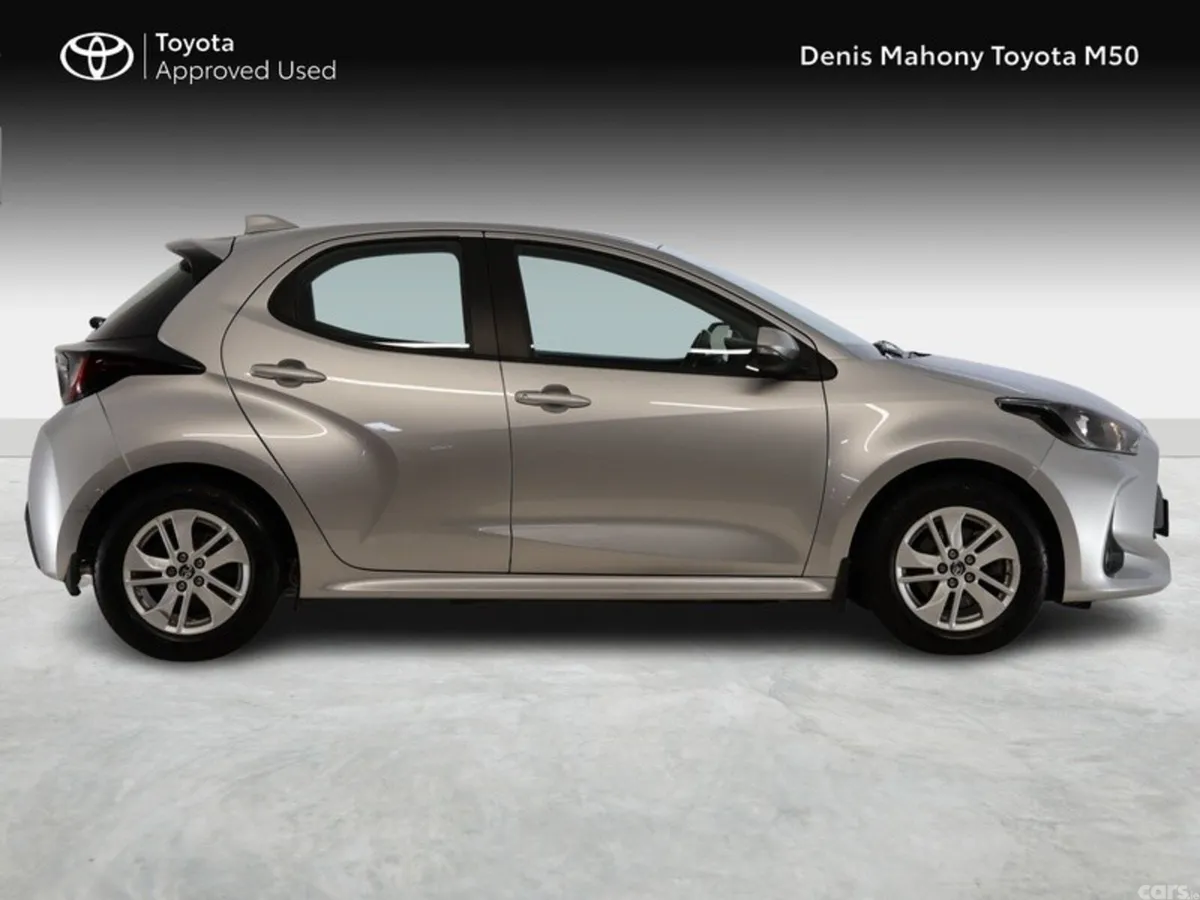 Toyota Yaris Hatchback, Petrol Hybrid, 2022, Silver