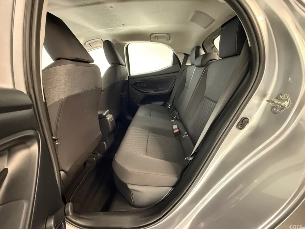 Toyota Yaris Hatchback, Petrol Hybrid, 2022, Silver