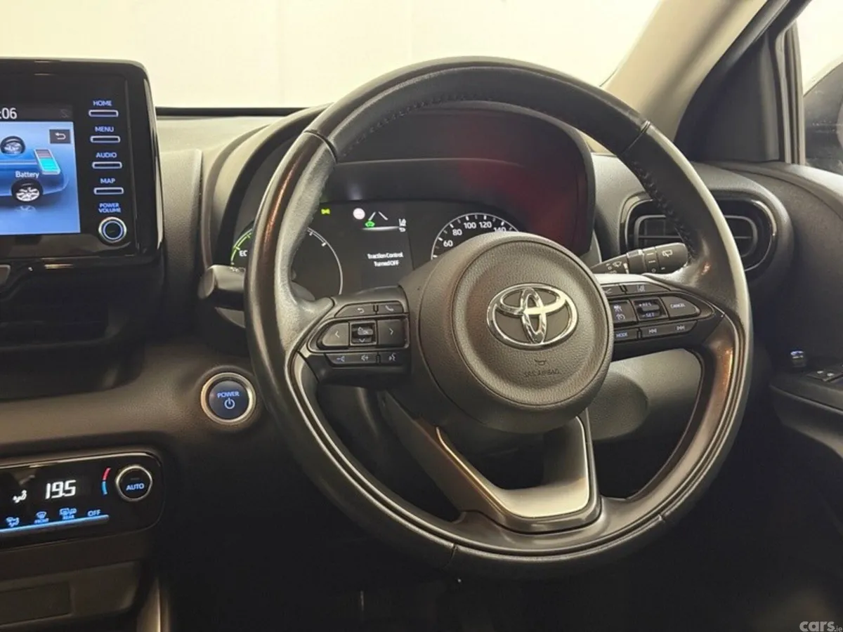 Toyota Yaris Hatchback, Petrol Hybrid, 2022, Silver