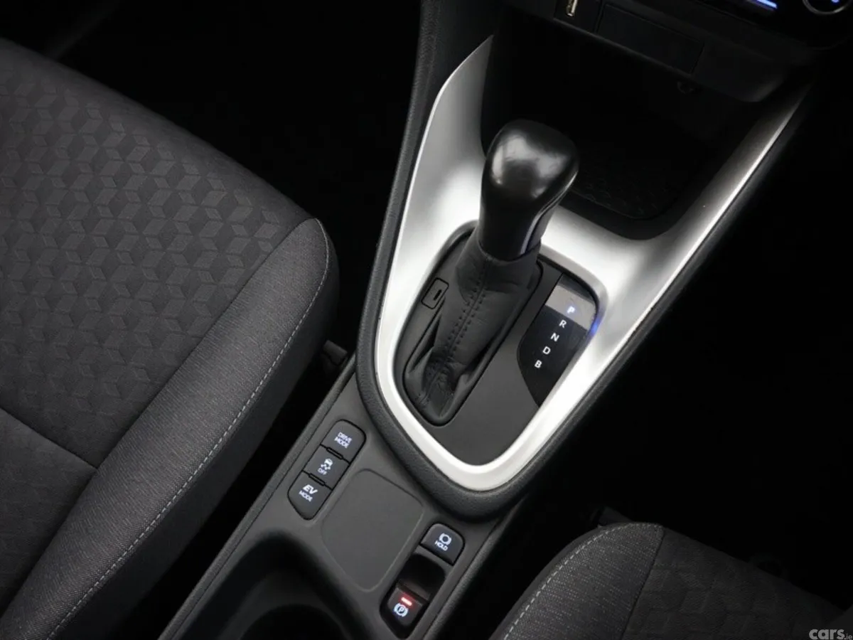 Toyota Yaris Hatchback, Petrol Hybrid, 2022, Silver
