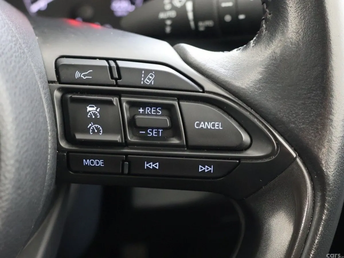 Toyota Yaris Hatchback, Petrol Hybrid, 2022, Silver