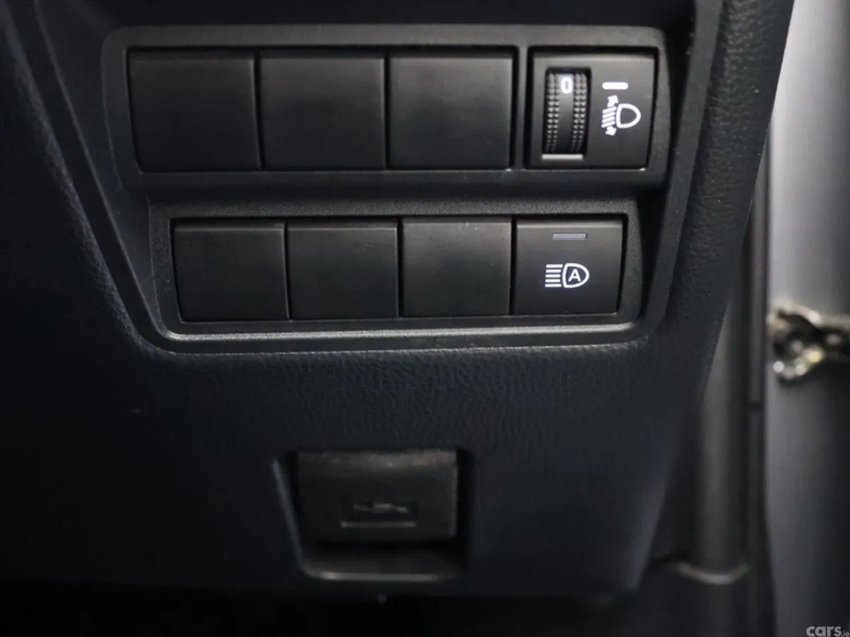 Toyota Yaris Hatchback, Petrol Hybrid, 2022, Silver