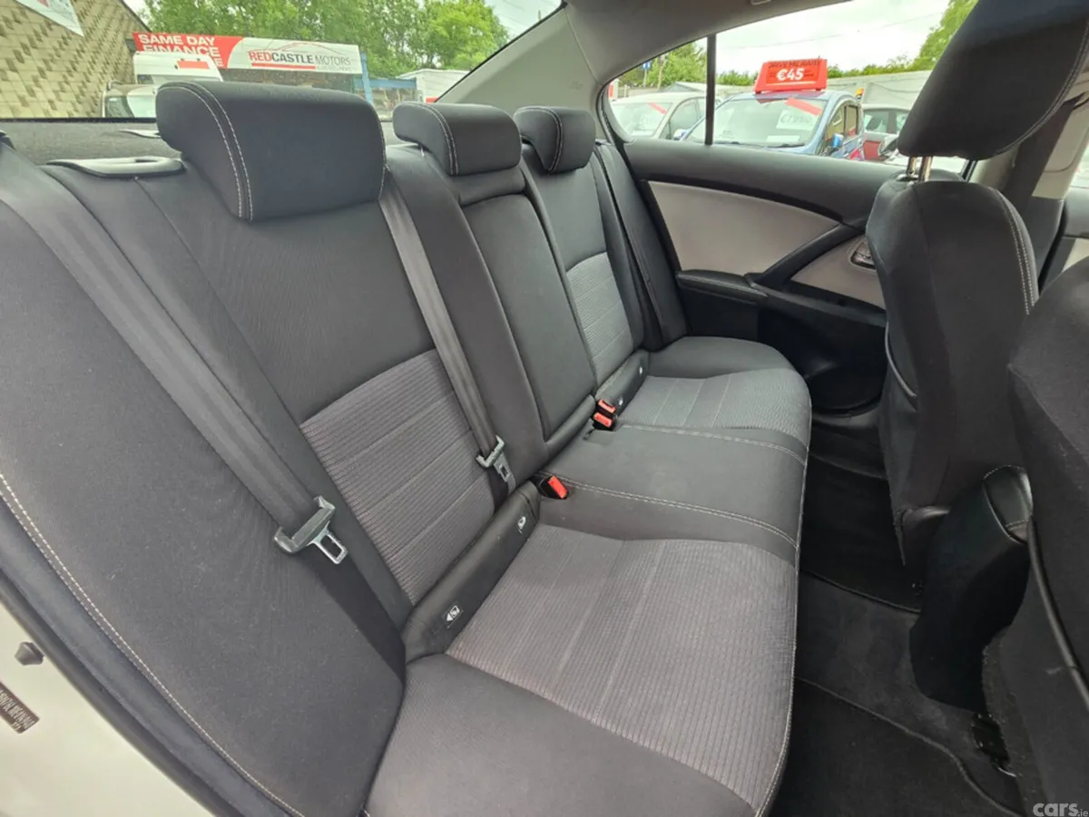 Toyota Avensis Saloon, Diesel, 2017, White