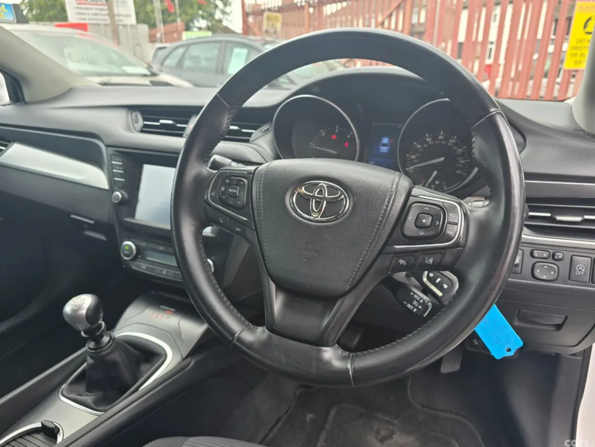Toyota Avensis Saloon, Diesel, 2017, White