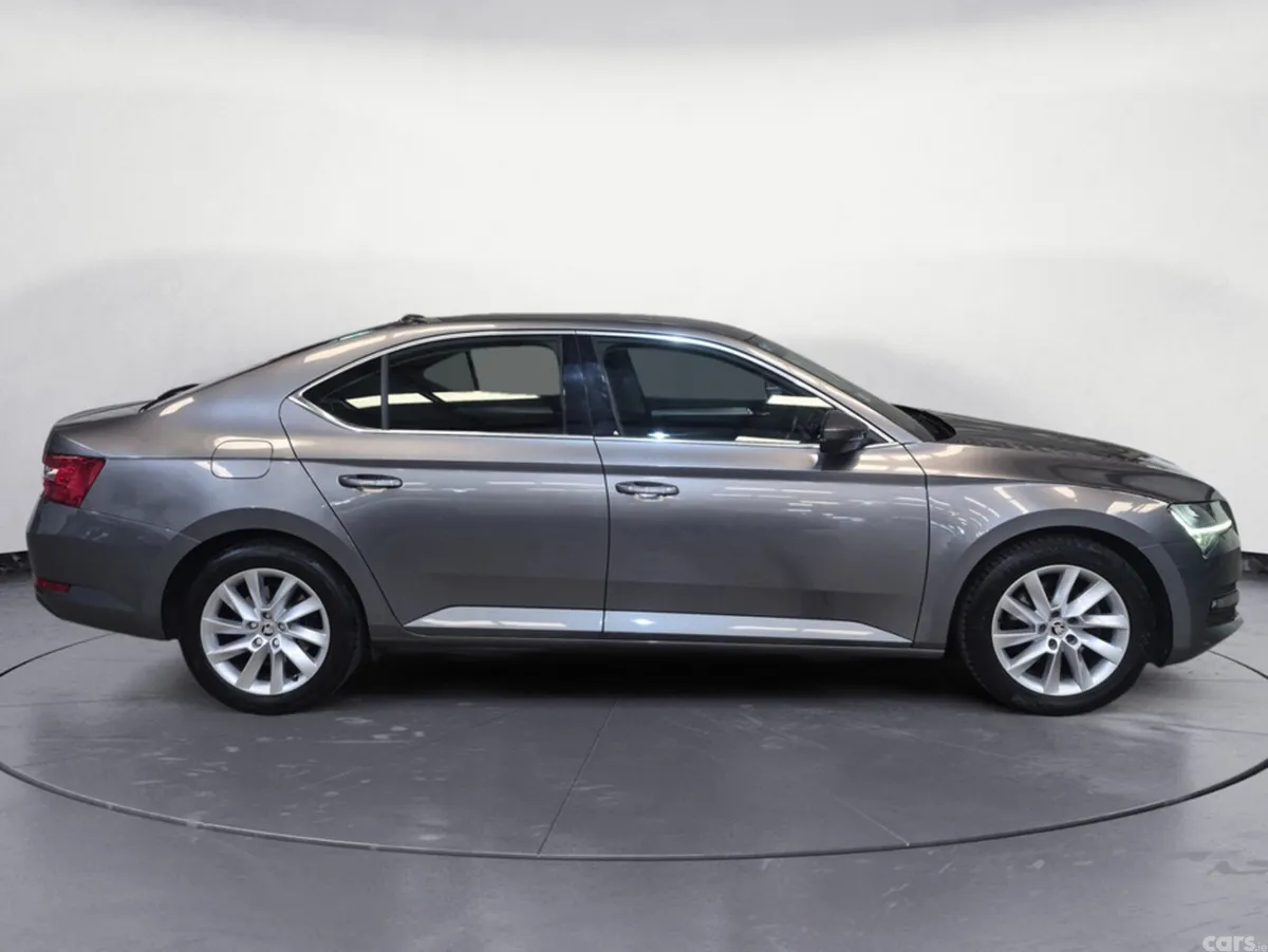 Skoda Superb Hatchback, Diesel, 2023, Grey
