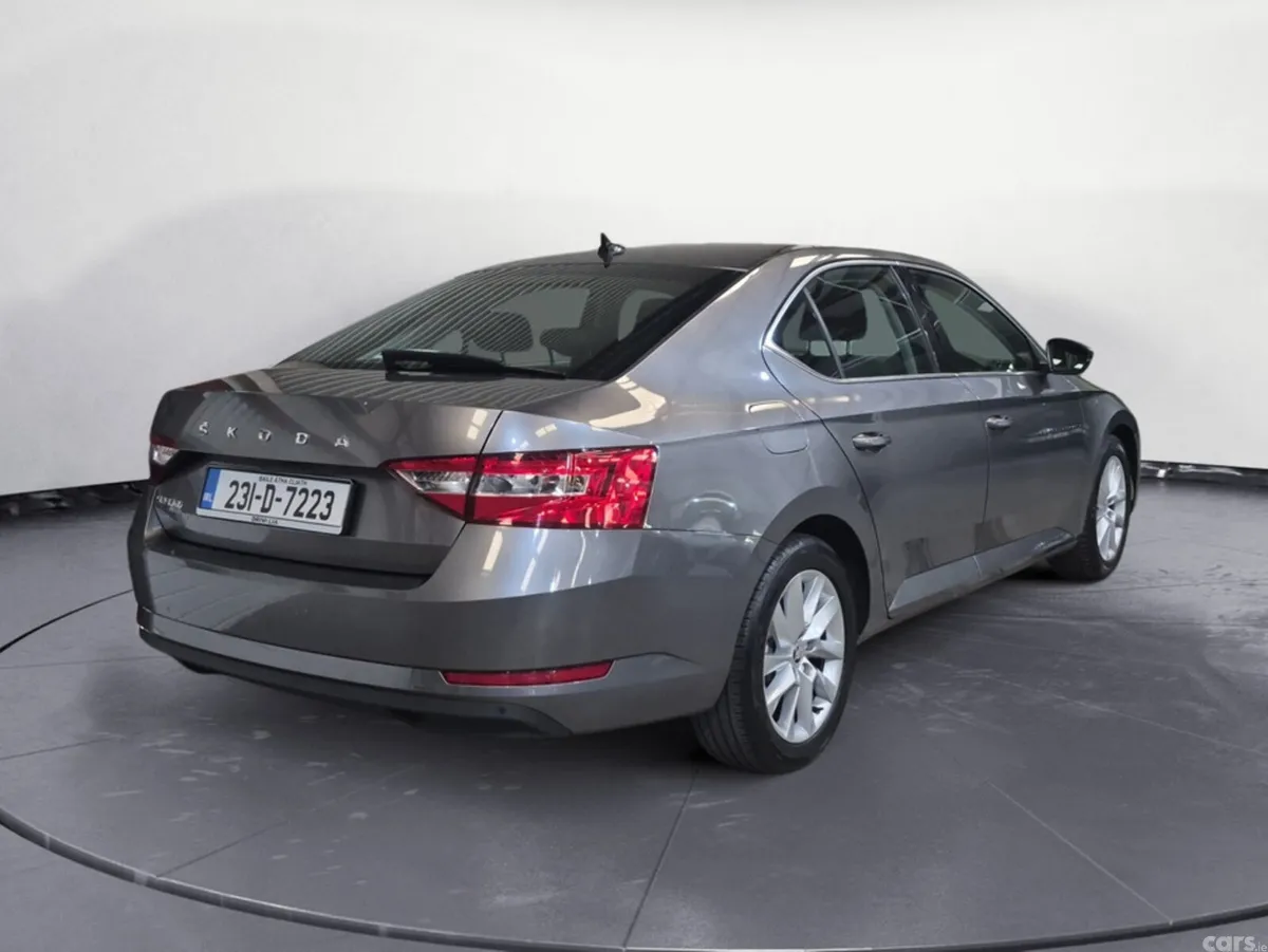 Skoda Superb Hatchback, Diesel, 2023, Grey