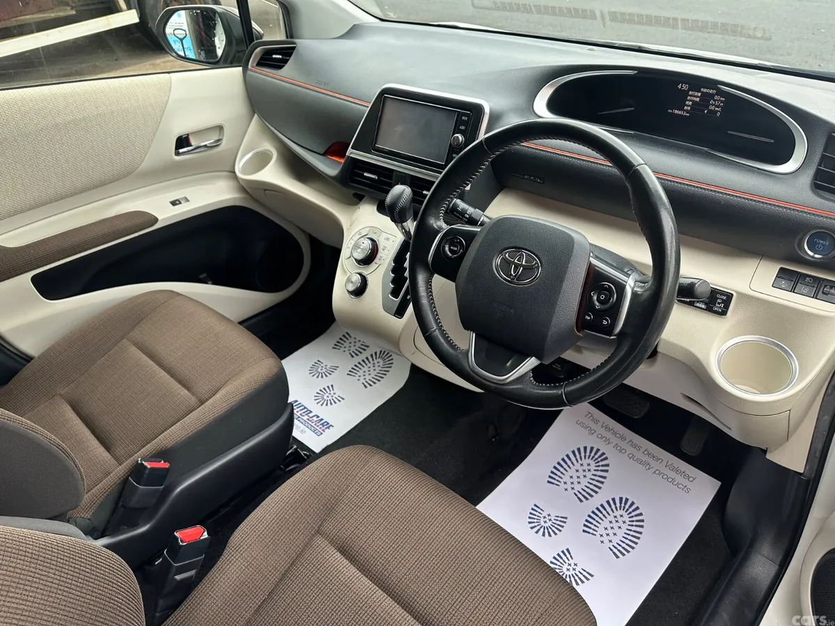 Toyota Sienta MPV, Petrol Hybrid, 2017, White