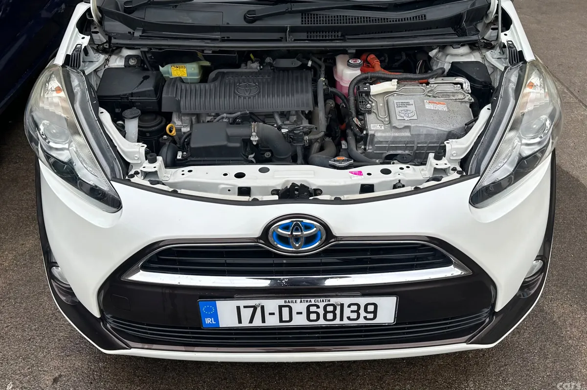 Toyota Sienta MPV, Petrol Hybrid, 2017, White
