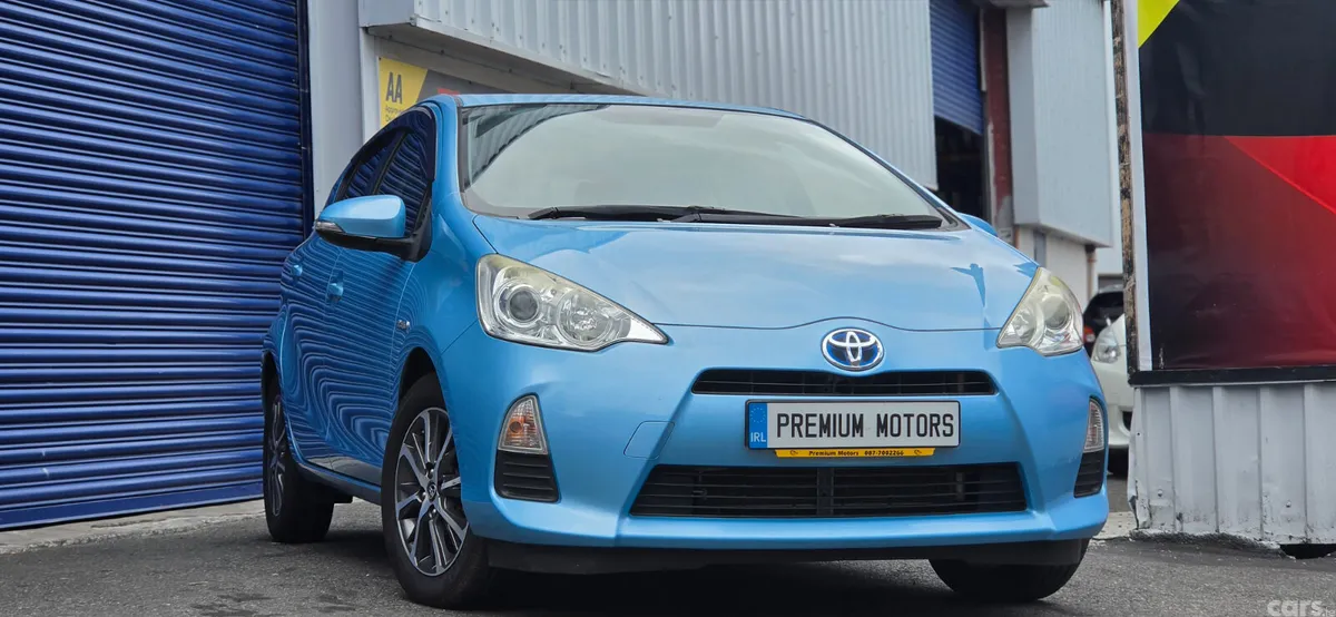 Toyota Aqua Hatchback, Petrol Hybrid, 2015, Blue