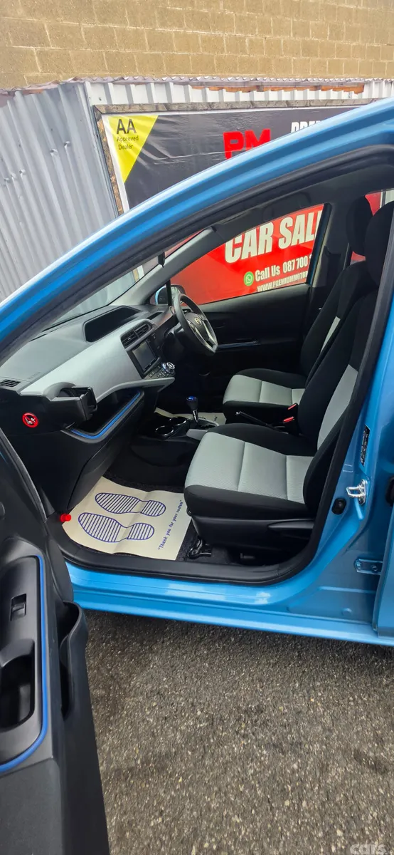 Toyota Aqua Hatchback, Petrol Hybrid, 2015, Blue