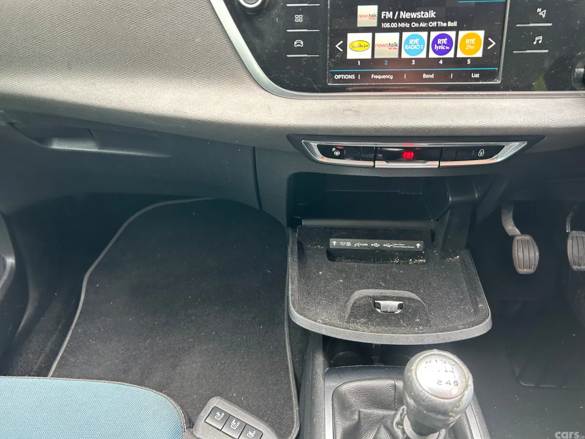 Citroen C4 Hatchback, Petrol, 2017, Blue