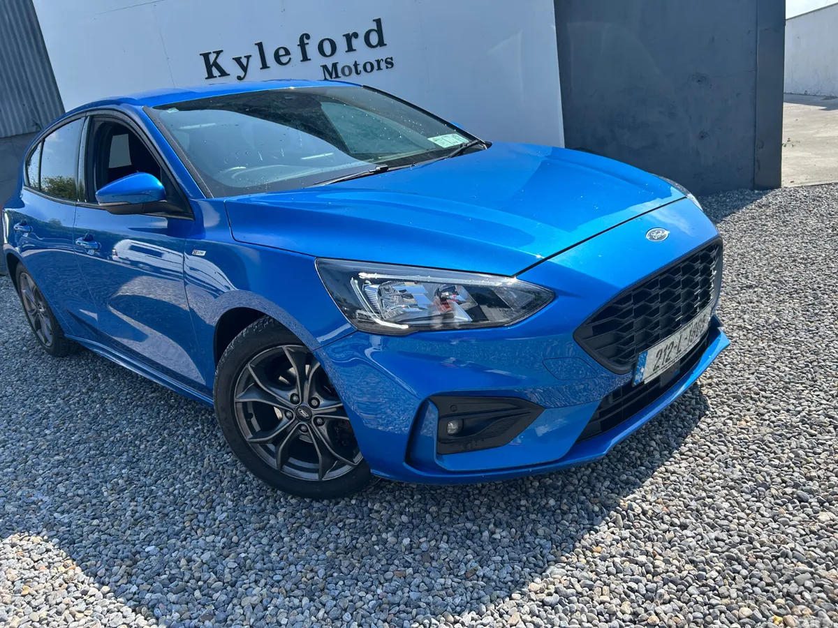 Ford Focus Hatchback, Diesel, 2021, Blue