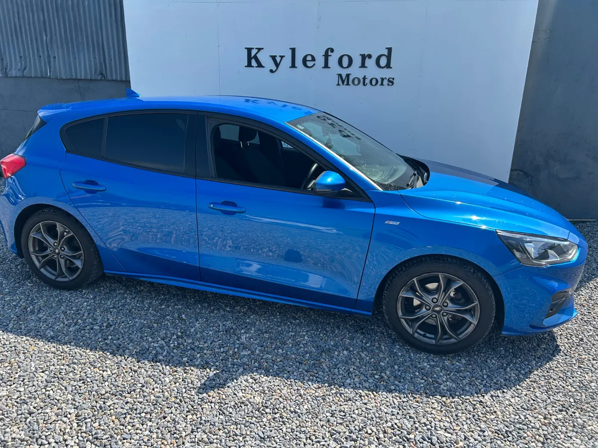 Ford Focus Hatchback, Diesel, 2021, Blue