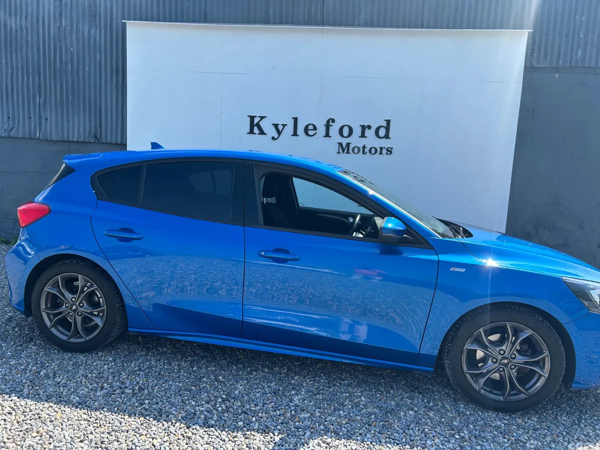 Ford Focus Hatchback, Diesel, 2021, Blue