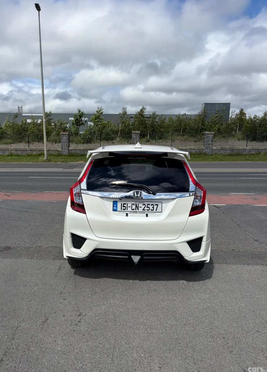 Honda Jazz Hatchback, Petrol Hybrid, 2015, White