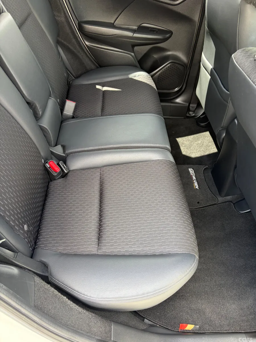 Honda Jazz Hatchback, Petrol Hybrid, 2015, White