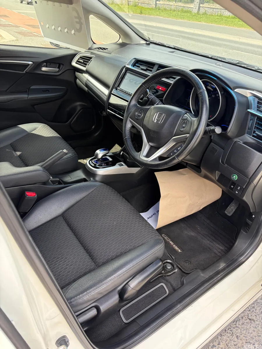 Honda Jazz Hatchback, Petrol Hybrid, 2015, White