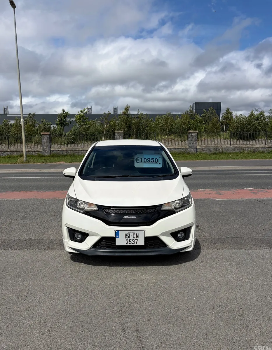 Honda Fit Hatchback, Petrol Plug-in Hybrid, 2015, White