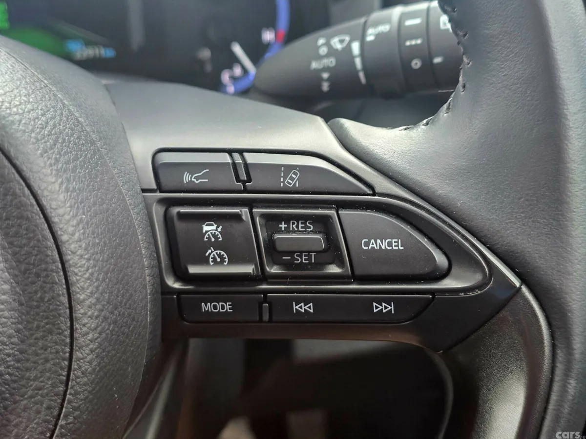 Toyota Yaris Cross Hatchback, Petrol Hybrid, 2022, Yellow