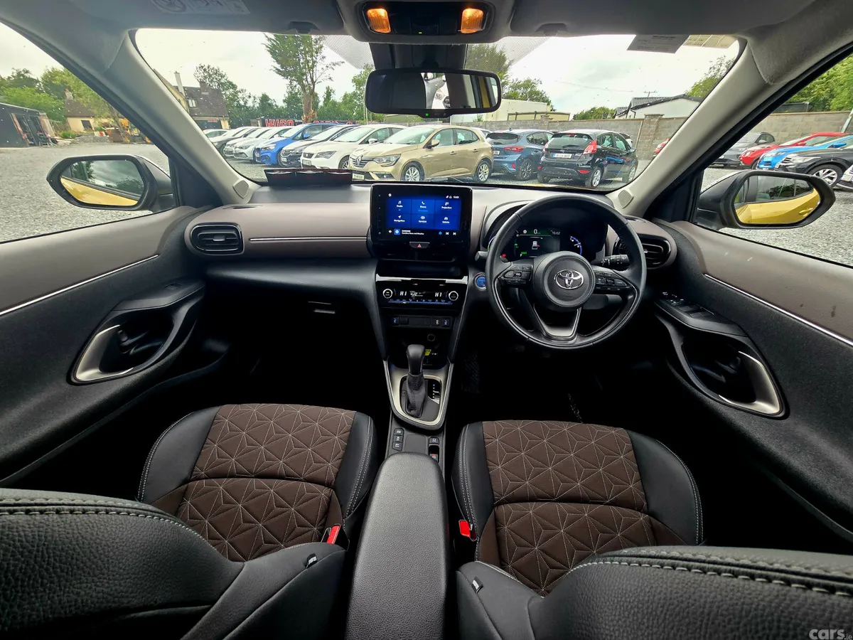Toyota Yaris Cross Hatchback, Petrol Hybrid, 2022, Yellow