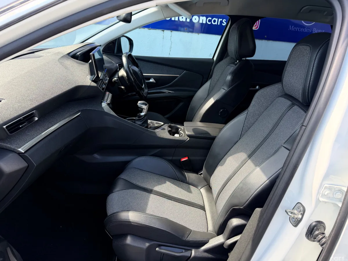 Peugeot 3008 MPV, Diesel, 2023, White