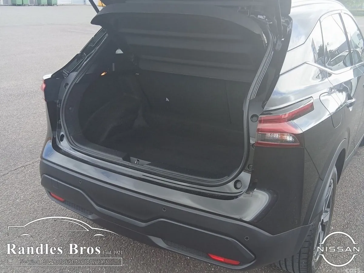 Nissan Qashqai MPV, Petrol, 2023, Black