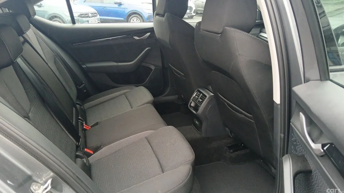 Skoda Octavia Saloon, Diesel, 2025, Grey