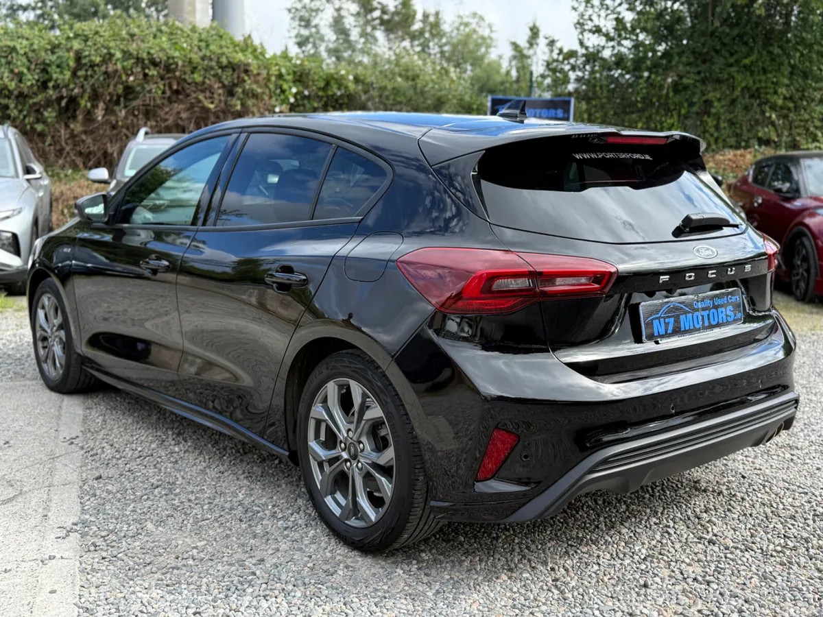 Ford Focus Hatchback, Petrol, 2023, Black