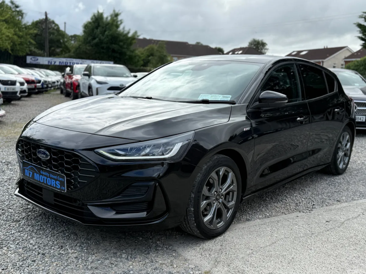 Ford Focus Hatchback, Petrol, 2023, Black