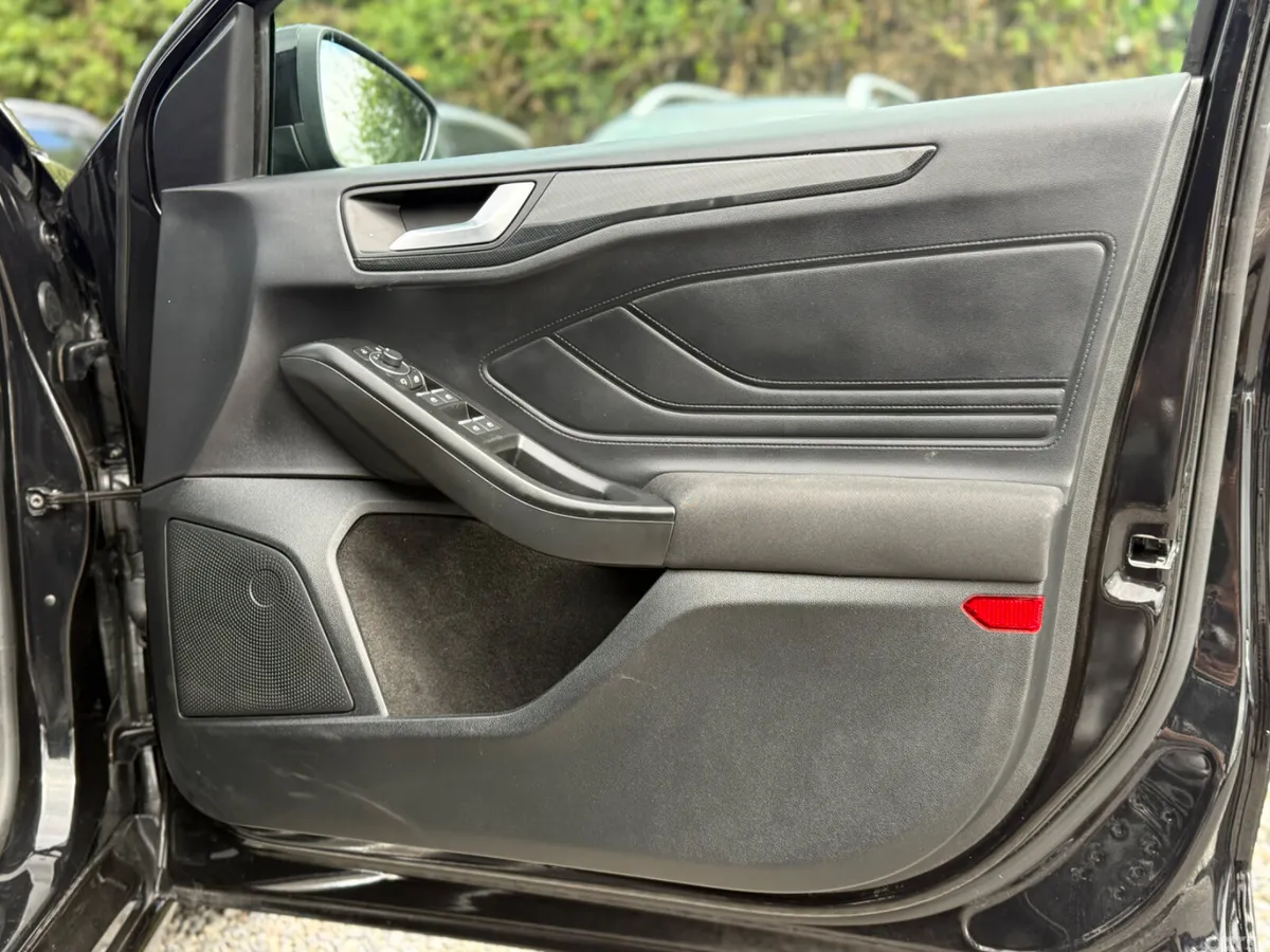 Ford Focus Hatchback, Petrol, 2023, Black