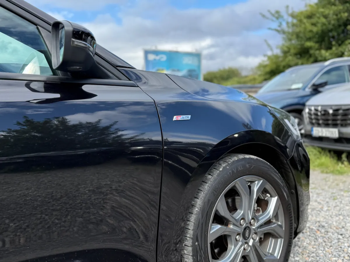 Ford Focus Hatchback, Petrol, 2023, Black