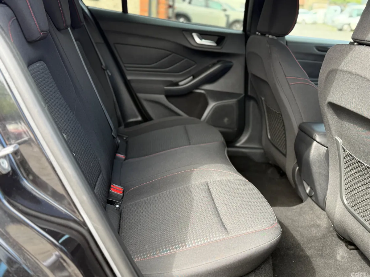 Ford Focus Hatchback, Petrol, 2023, Black