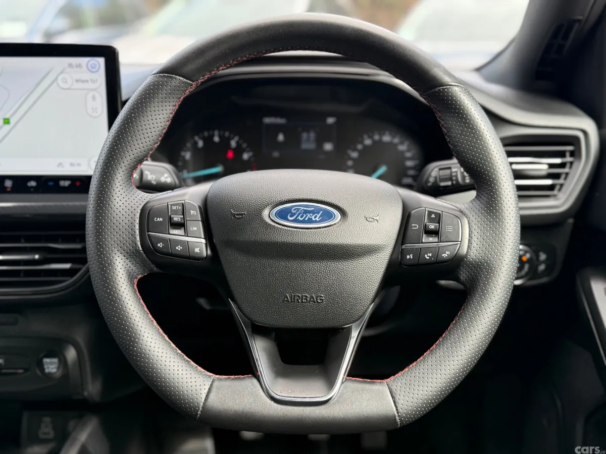 Ford Focus Hatchback, Petrol, 2023, Black