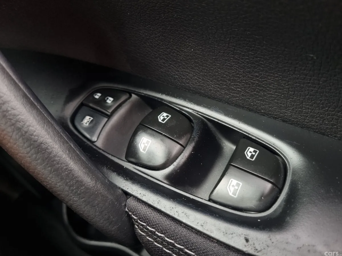 Nissan Qashqai SUV, Diesel, 2017, Grey