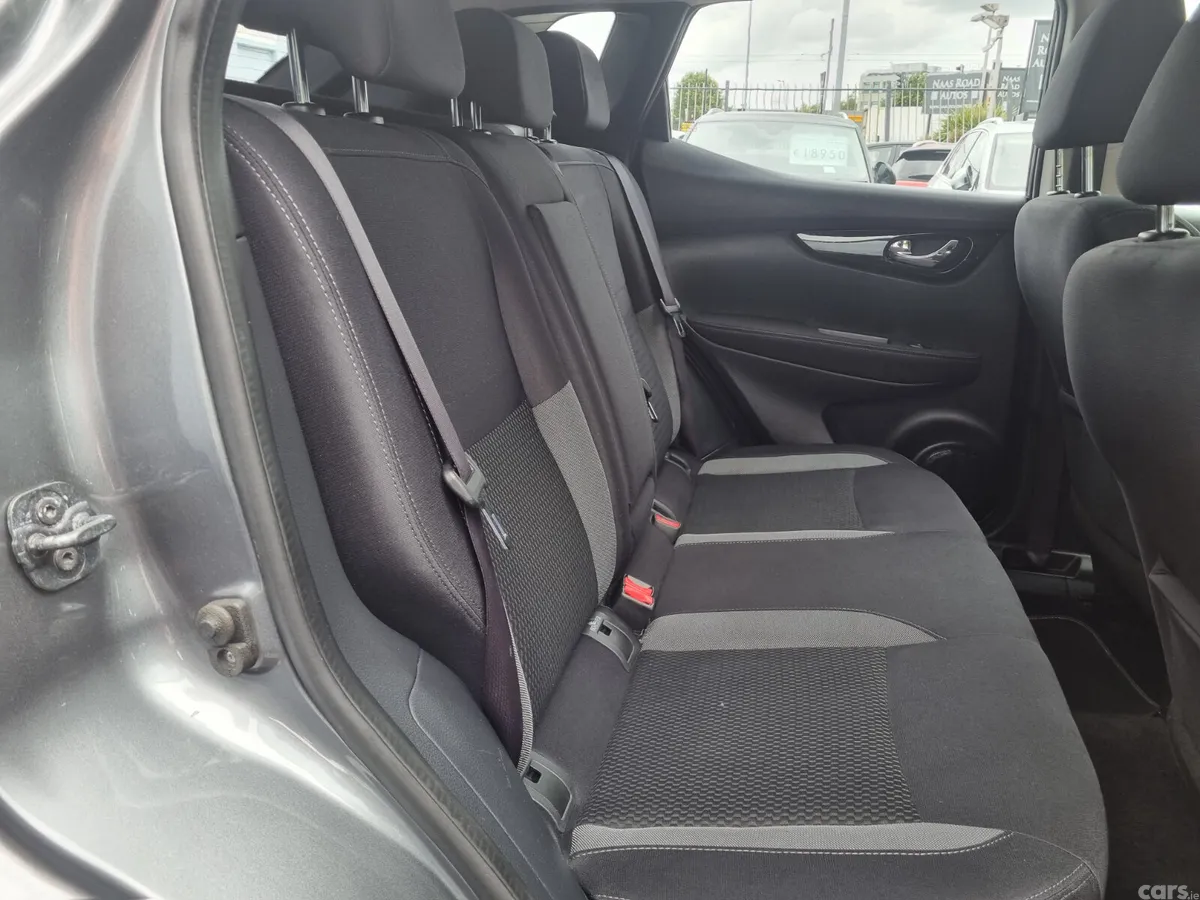 Nissan Qashqai SUV, Diesel, 2017, Grey