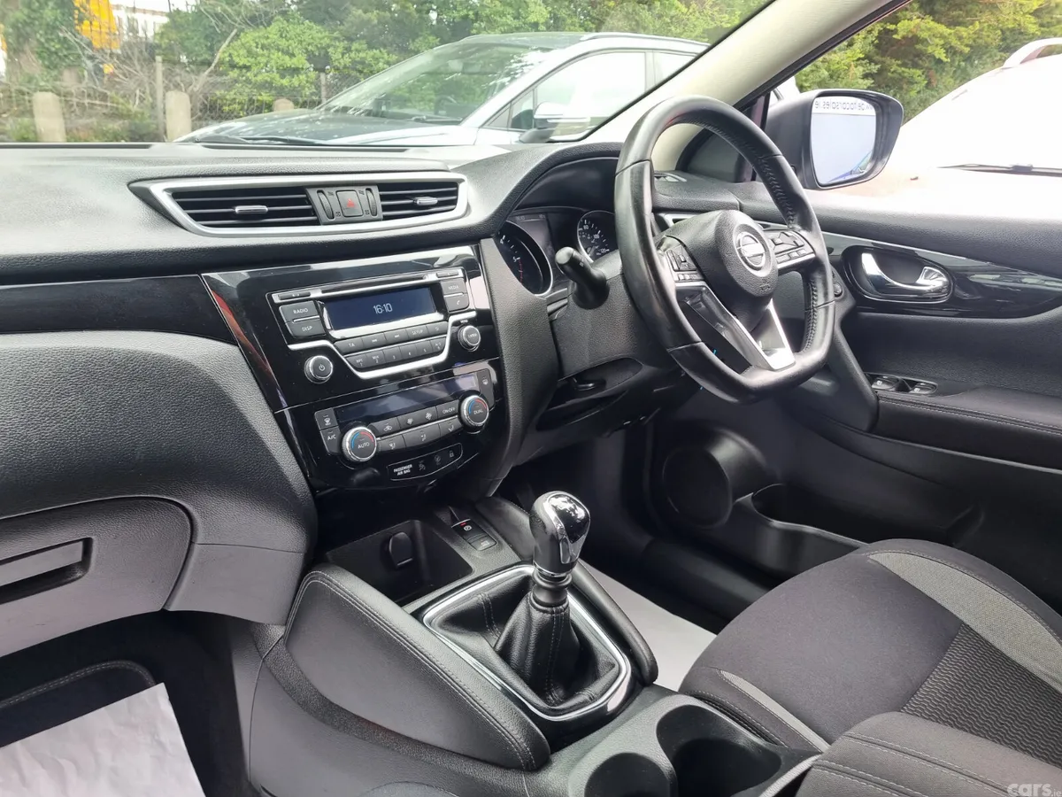 Nissan Qashqai SUV, Diesel, 2017, Grey