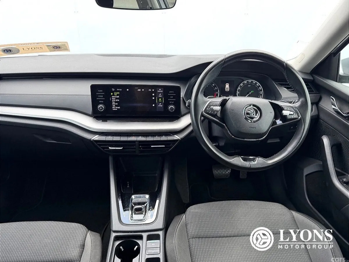 Skoda Octavia Saloon, Diesel, 2022, Grey