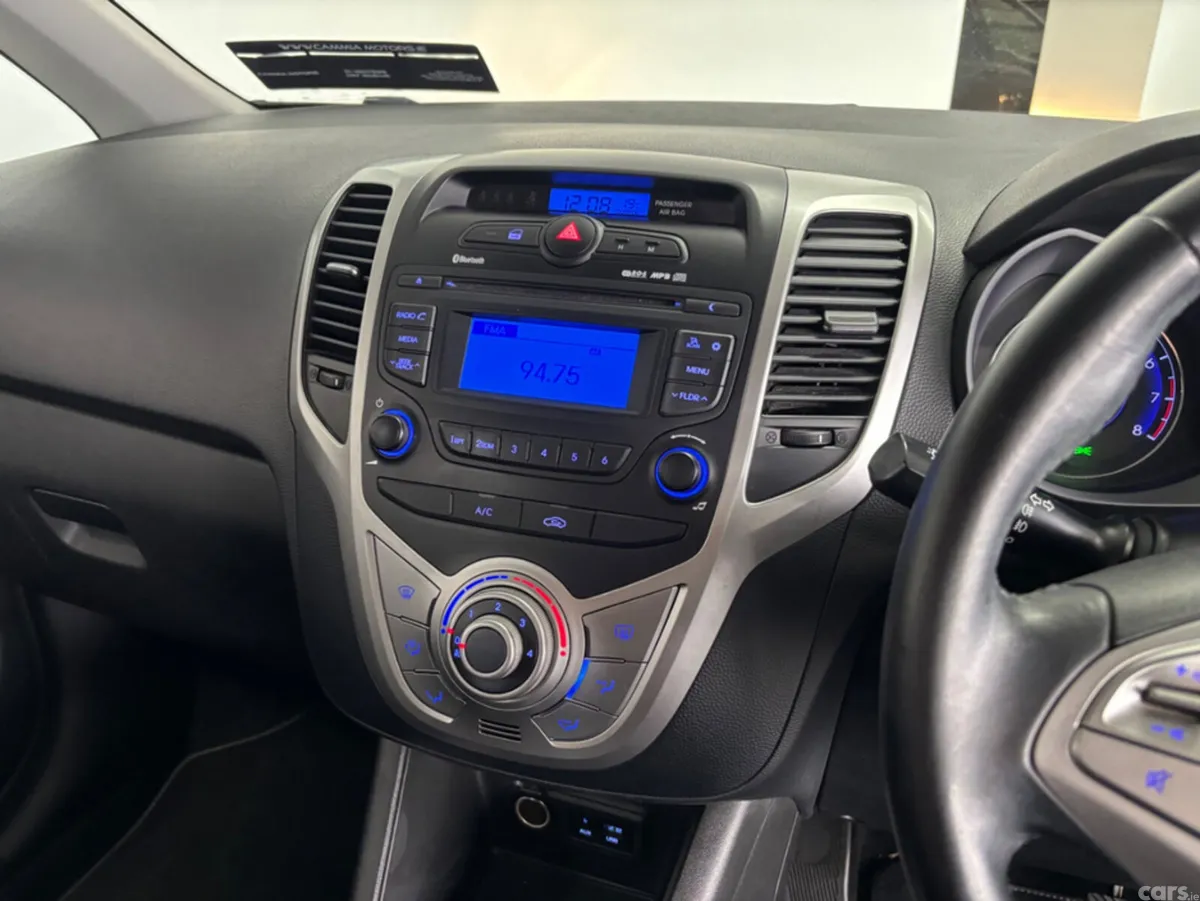 Hyundai ix20 MPV, Petrol, 2019, Grey