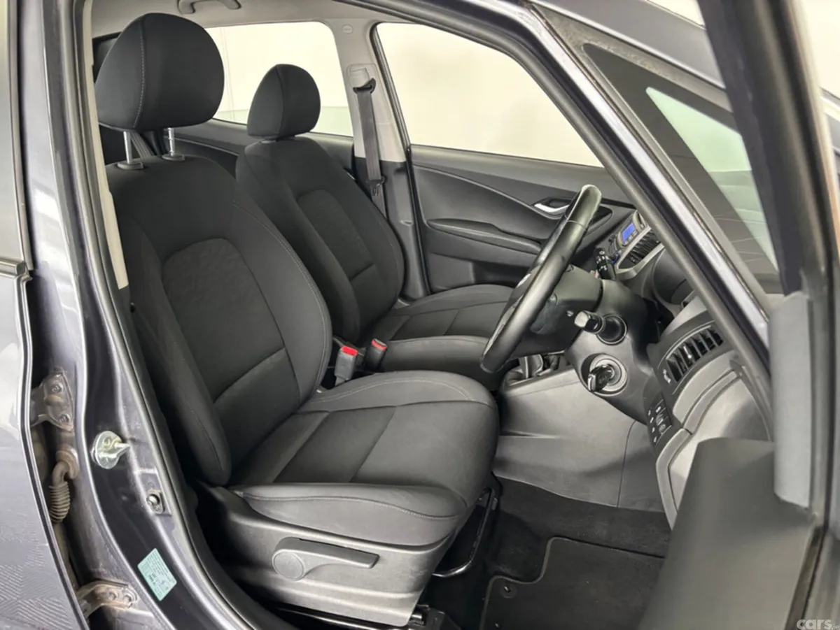 Hyundai ix20 MPV, Petrol, 2019, Grey