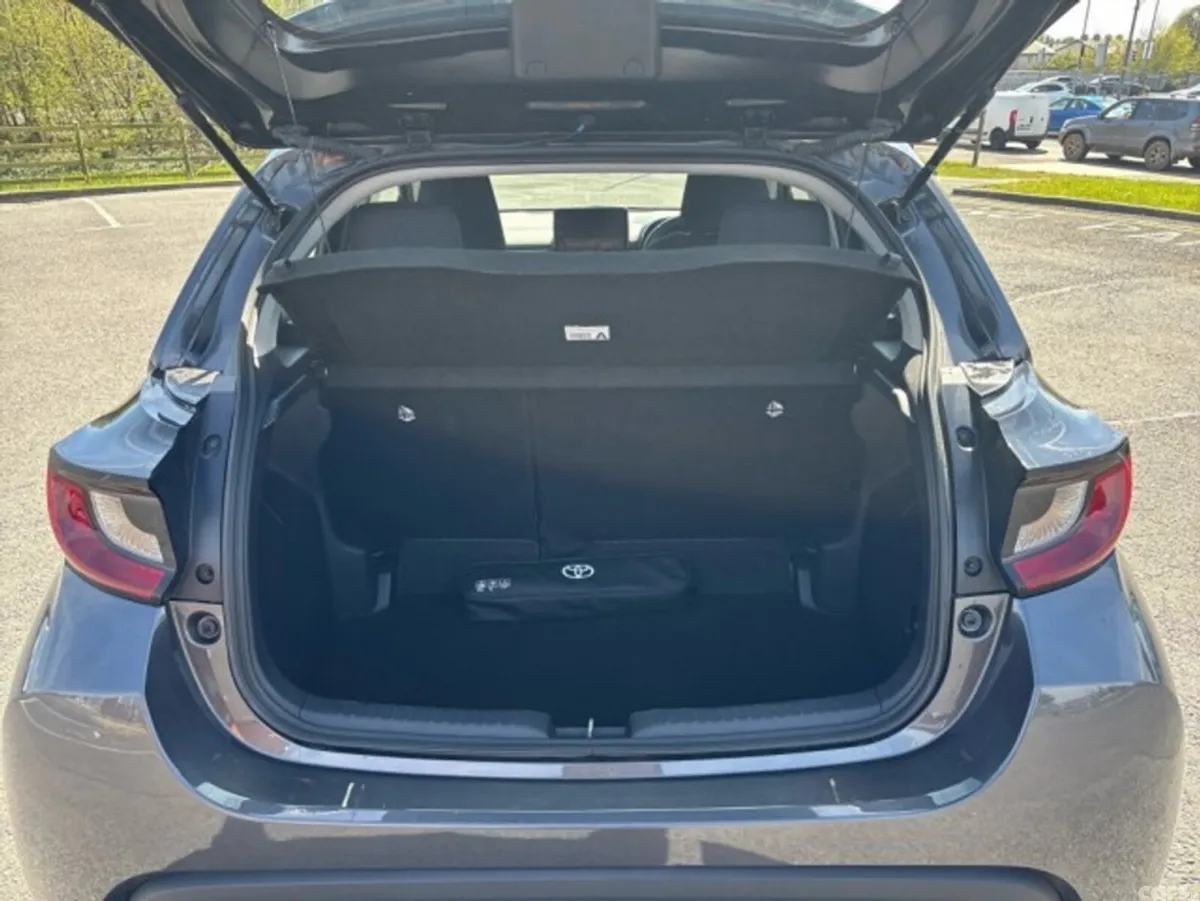 Toyota Yaris Hatchback, Petrol Hybrid, 2024, Grey