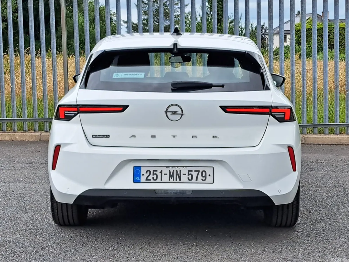 Opel Astra Hatchback, Petrol, 2025, White