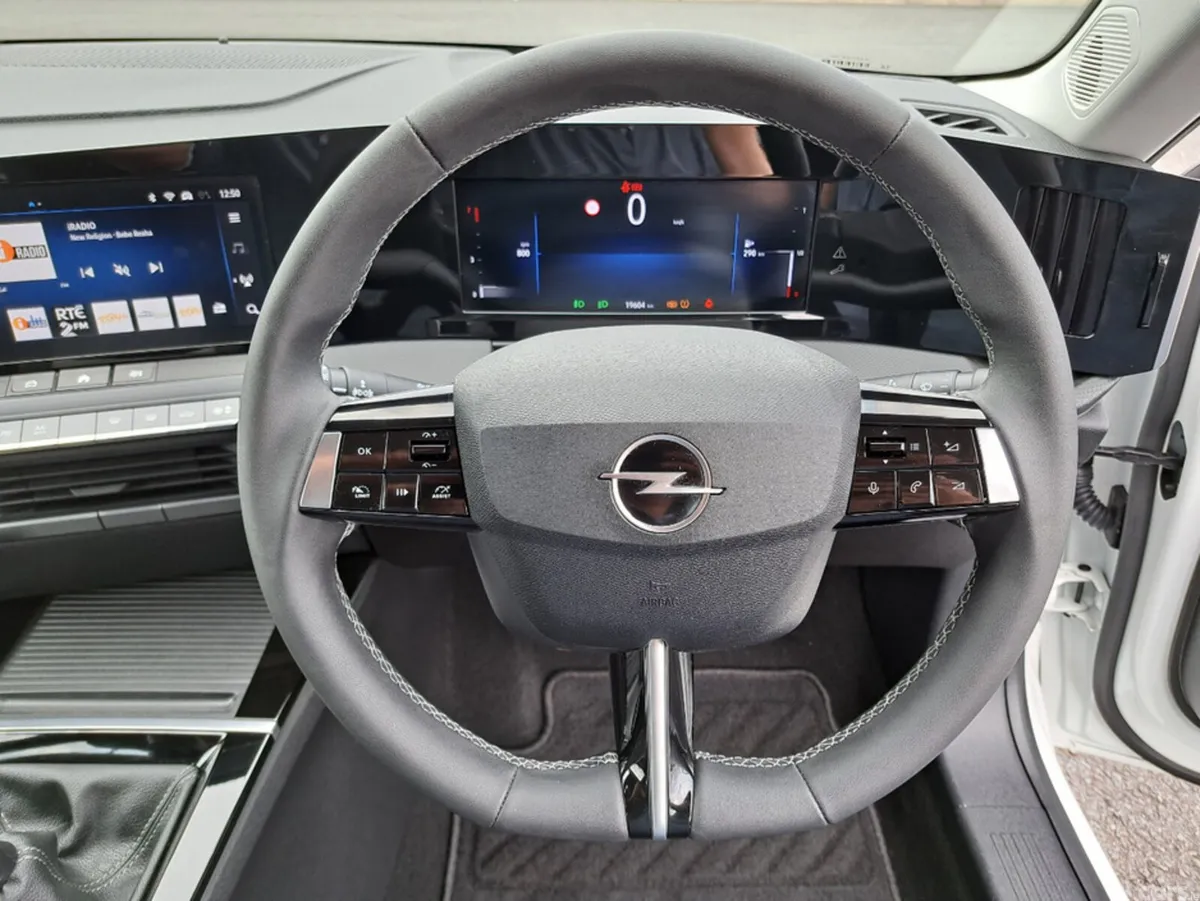 Opel Astra Hatchback, Petrol, 2025, White