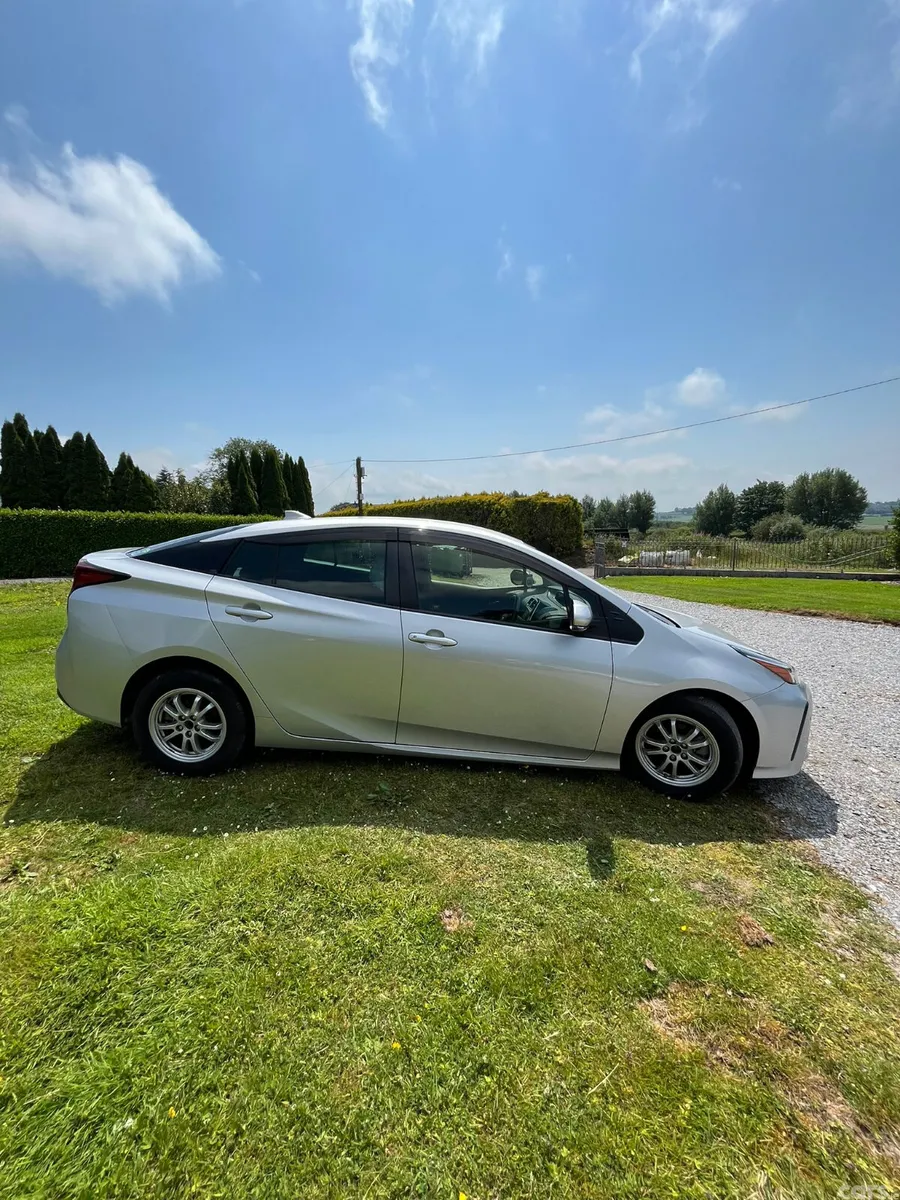 Toyota Prius Saloon, Petrol Hybrid, 2021, Silver