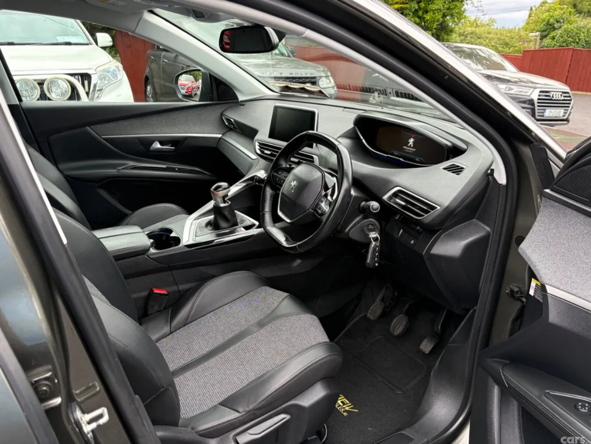 Peugeot 3008 MPV, Petrol, 2019, Grey