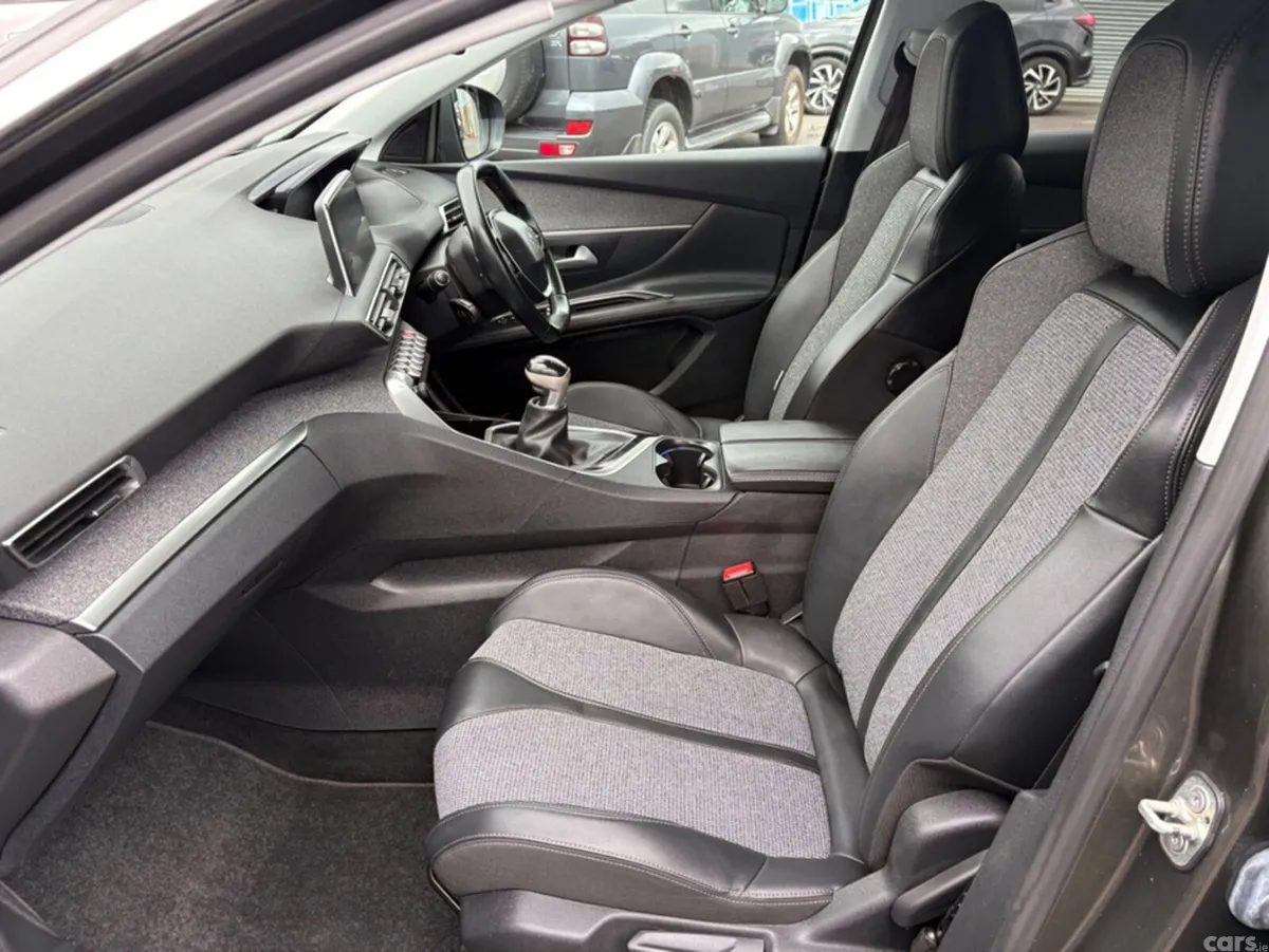 Peugeot 3008 MPV, Petrol, 2019, Grey