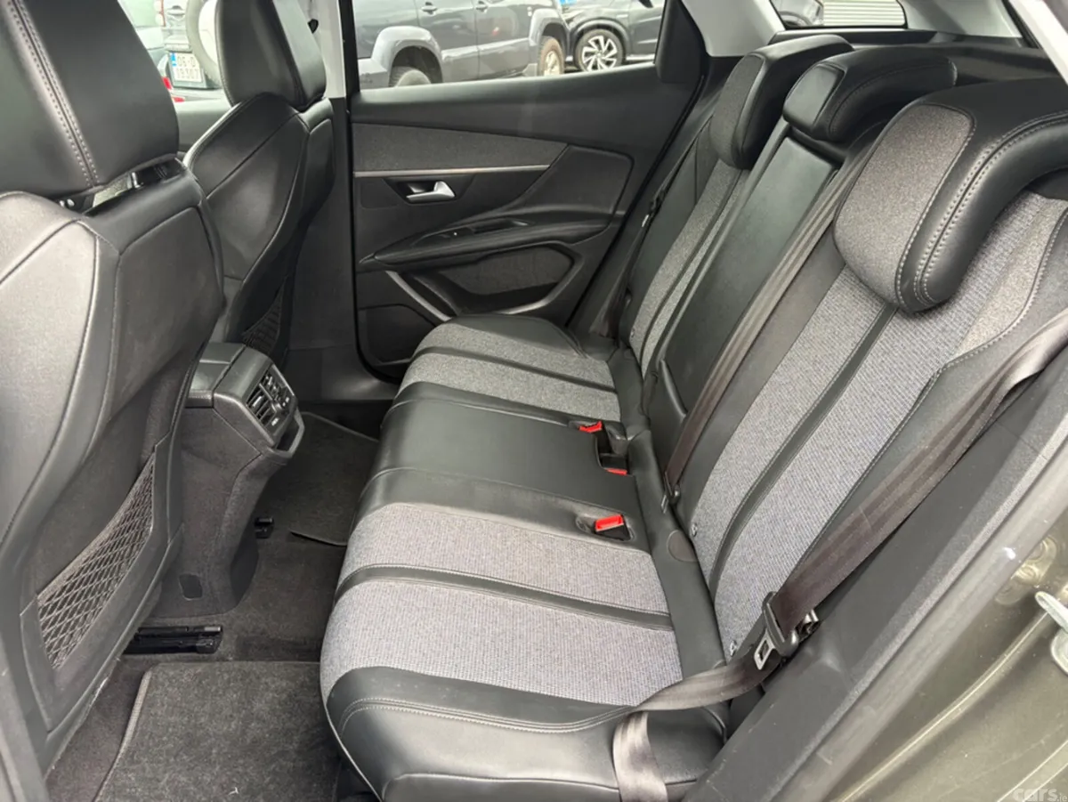 Peugeot 3008 MPV, Petrol, 2019, Grey