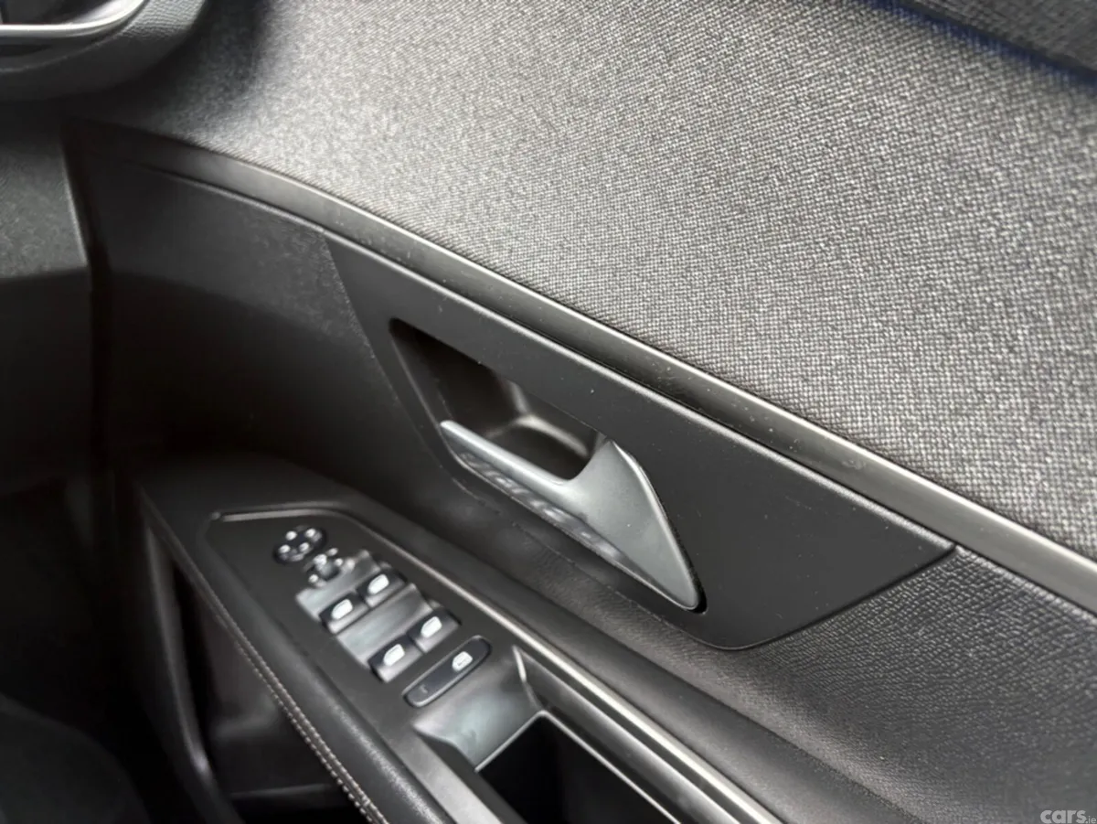 Peugeot 3008 MPV, Petrol, 2019, Grey