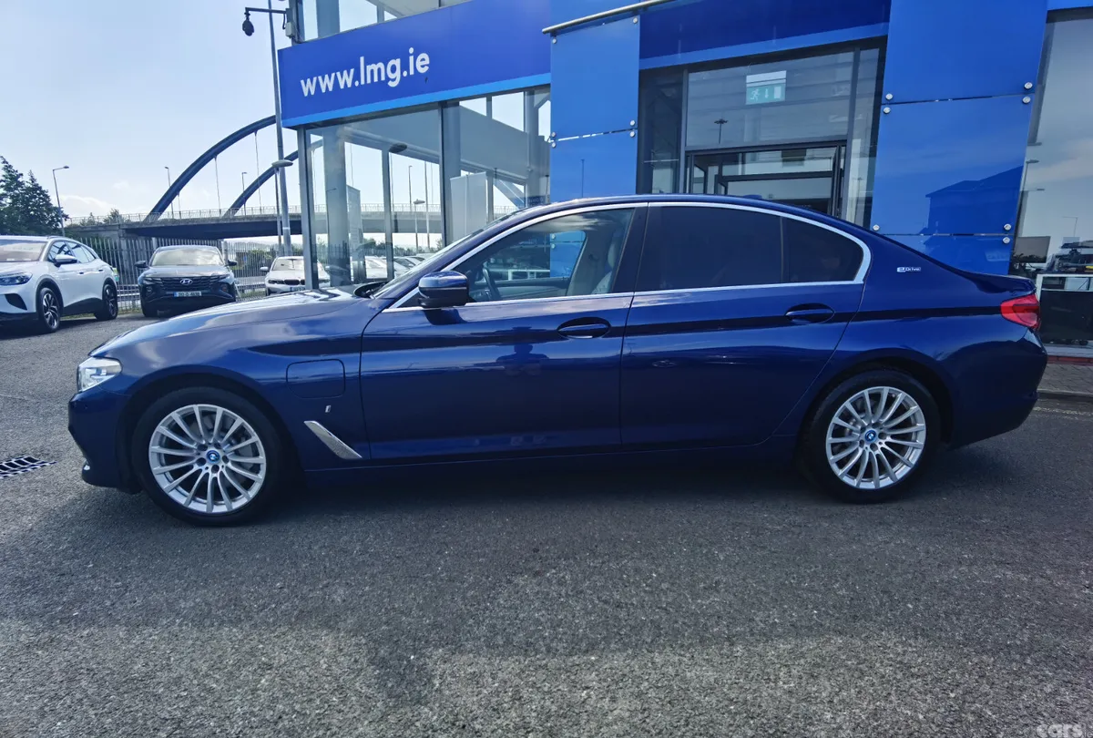 BMW 5-Series Saloon, Petrol Plug-in Hybrid, 2019, Blue
