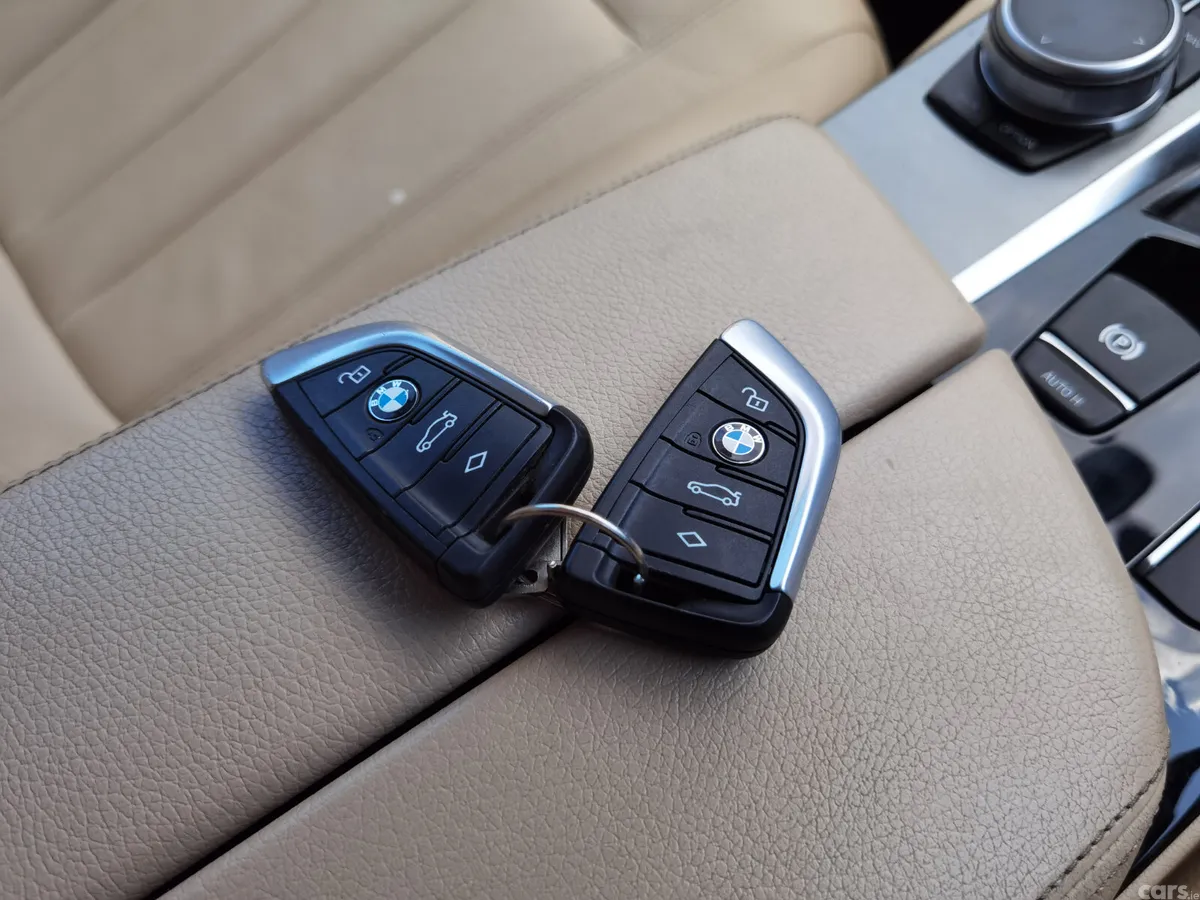 BMW 5-Series Saloon, Petrol Plug-in Hybrid, 2019, Blue