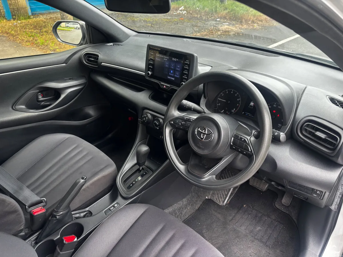 Toyota Yaris Hatchback, Petrol, 2021, Silver